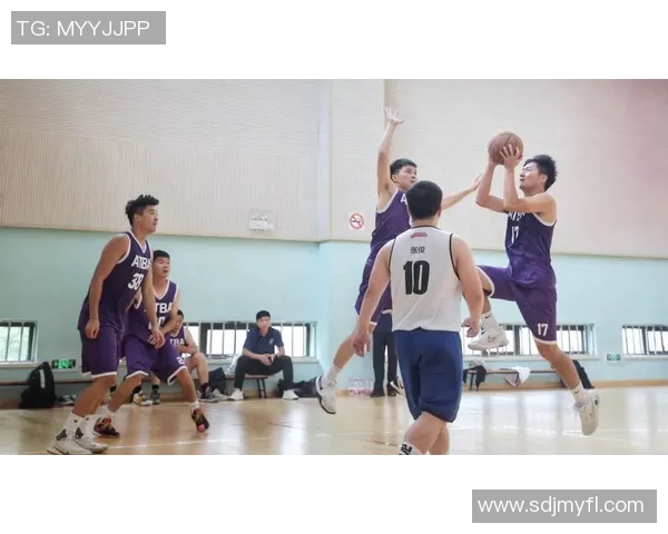 冉俊逸足球之路：从青涩少年到赛场明星的成长故事